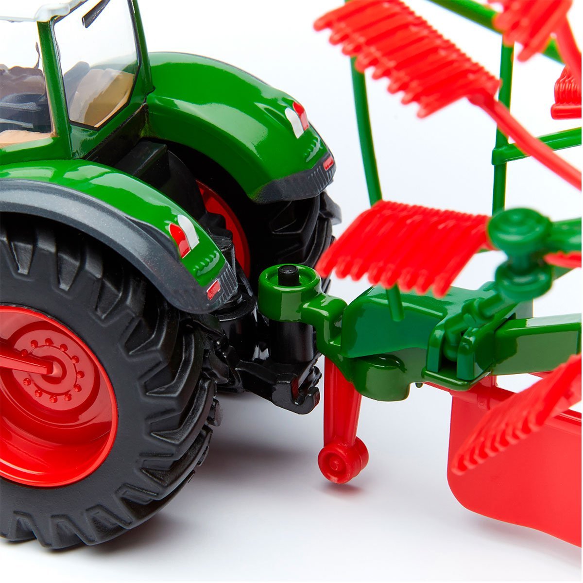 Model ciągnika Fendt 1050 Vario z wałkiem zgrabiarki 10 cm Bburago 18-31665 - obrazek 3